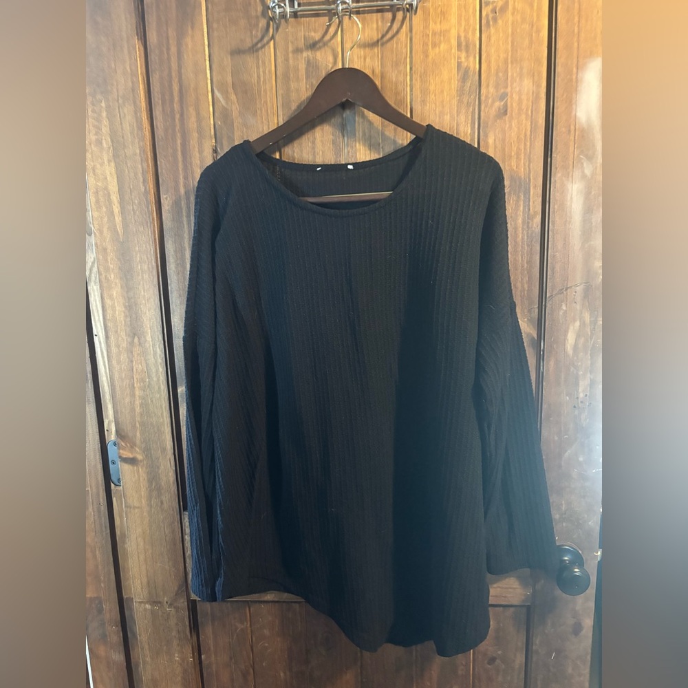 Elegant Black Ribbed Top